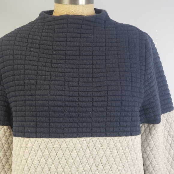 Tu Navy and Gray Quilt Sweatshirt - Picture 2 of 6